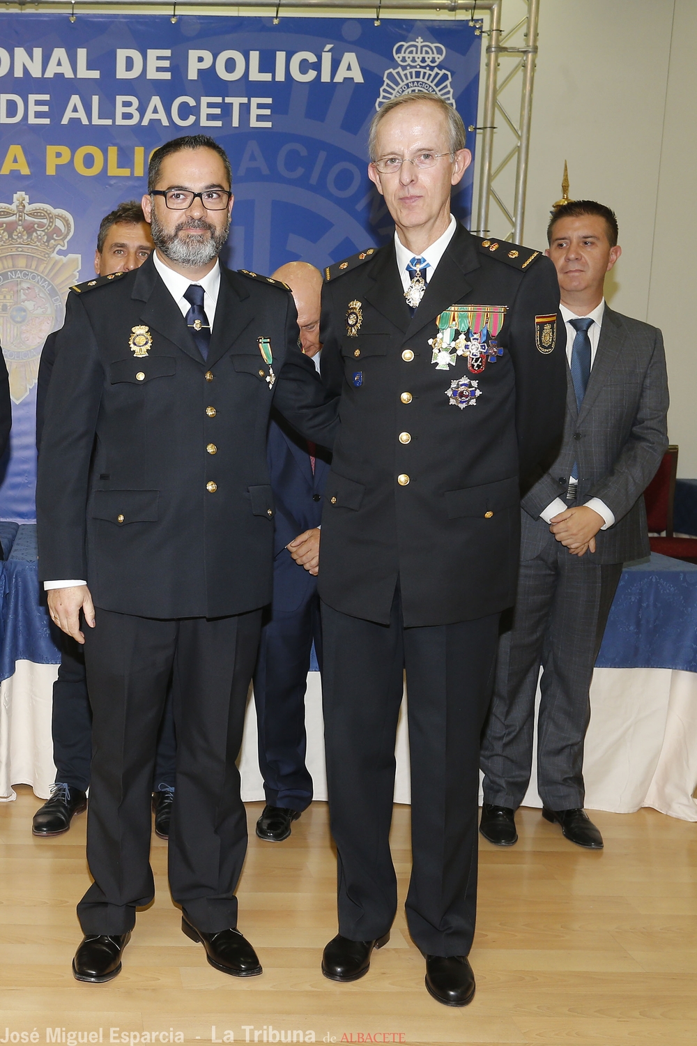  Acto de imposición de las condecoraciones a los agentes de la Policía Nacional  / JOSÉ MIGUEL ESPARCIA