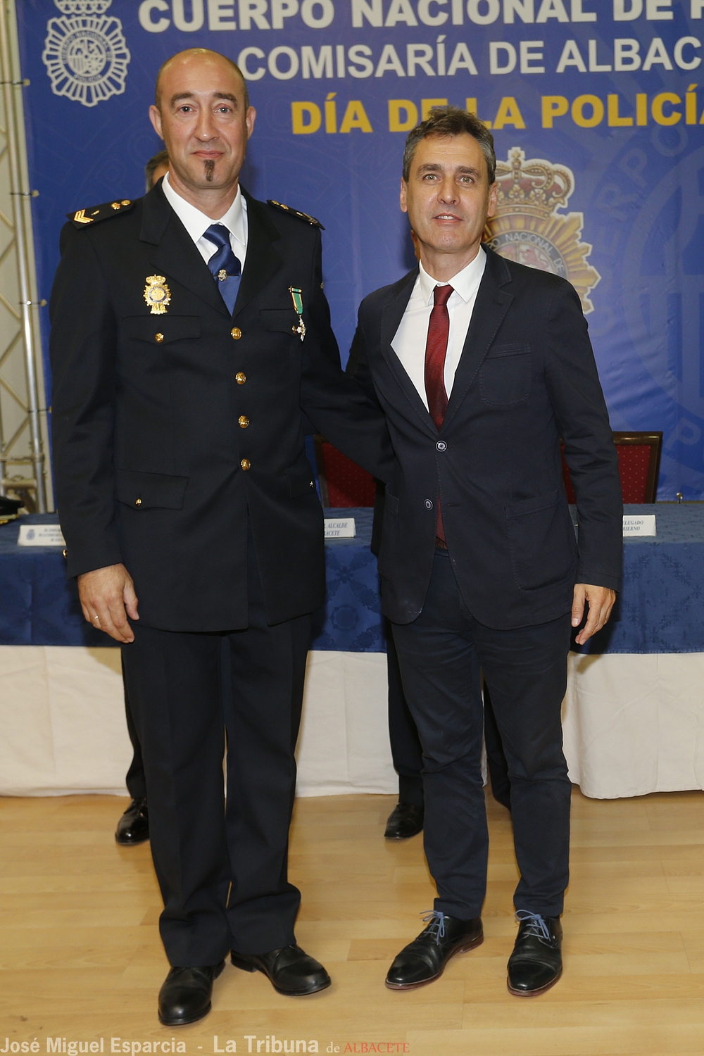  Acto de imposición de las condecoraciones a los agentes de la Policía Nacional  / JOSÉ MIGUEL ESPARCIA