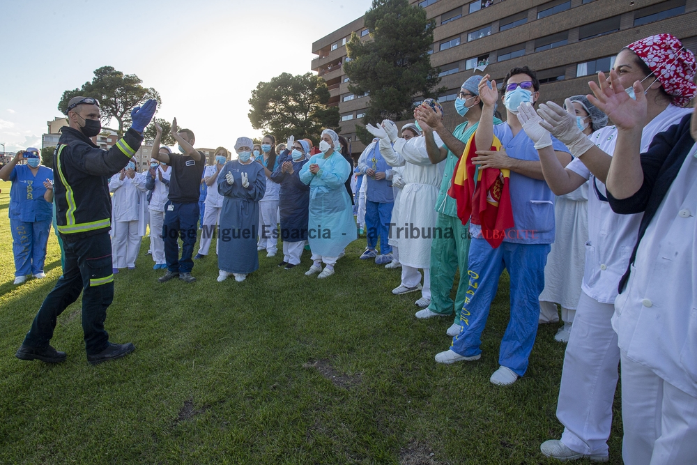 Último aplauso a los sanitarios albacetenses  / JOSÉ MIGUEL ESPARCIA