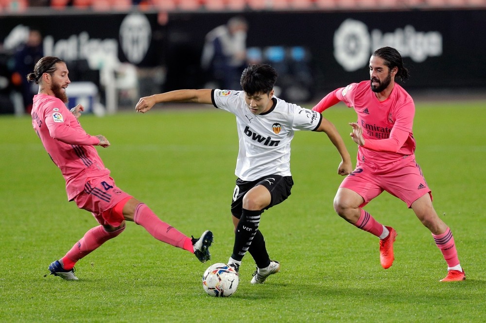 El Valencia cede su diván al Real Madrid
