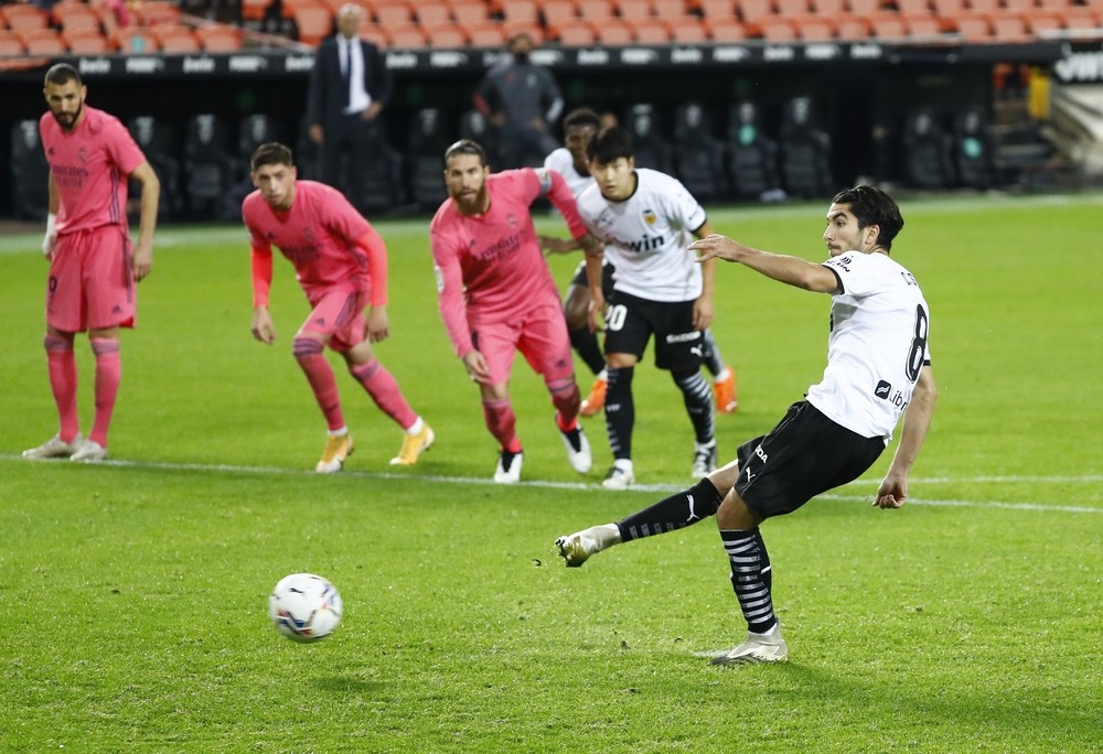 El Valencia cede su diván al Real Madrid
