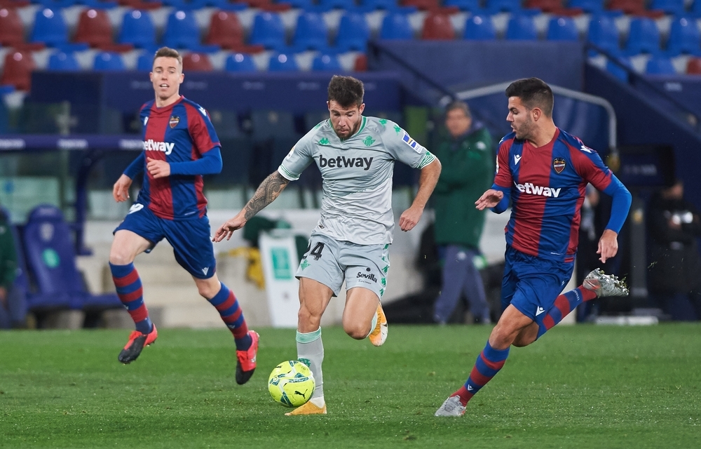 El Levante pasó de la goleada a pedir la hora ante el Betis