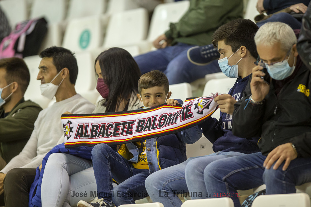 Un momento del encuentro entre el Albacete y Betis B  / JOSÉ MIGUEL ESPARCIA