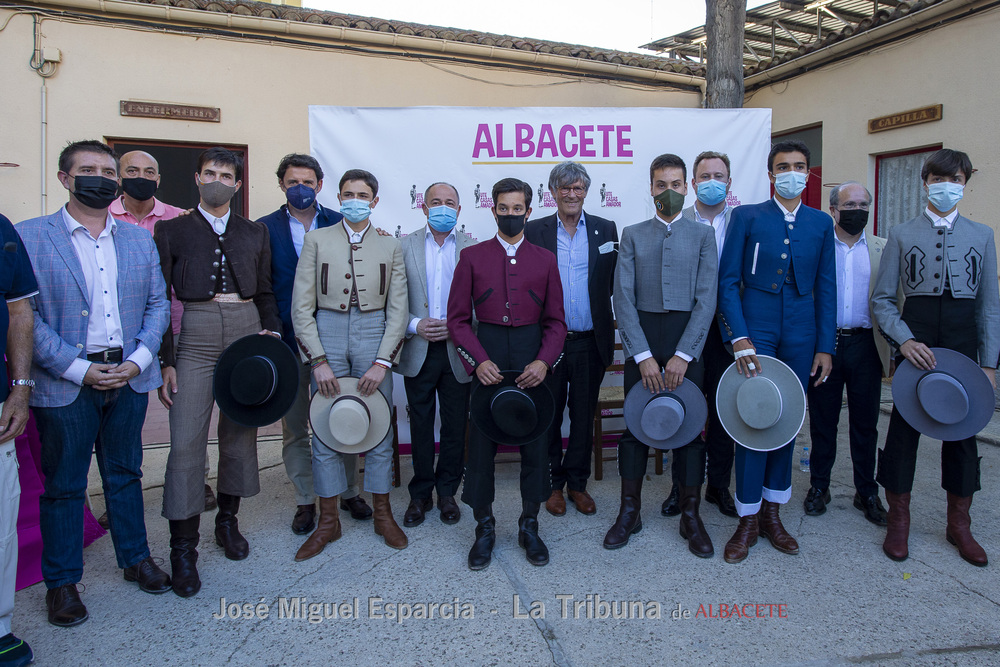 La nueva empresa taurina ya gestiona la Plaza  / JOSÉ MIGUEL ESPARCIA