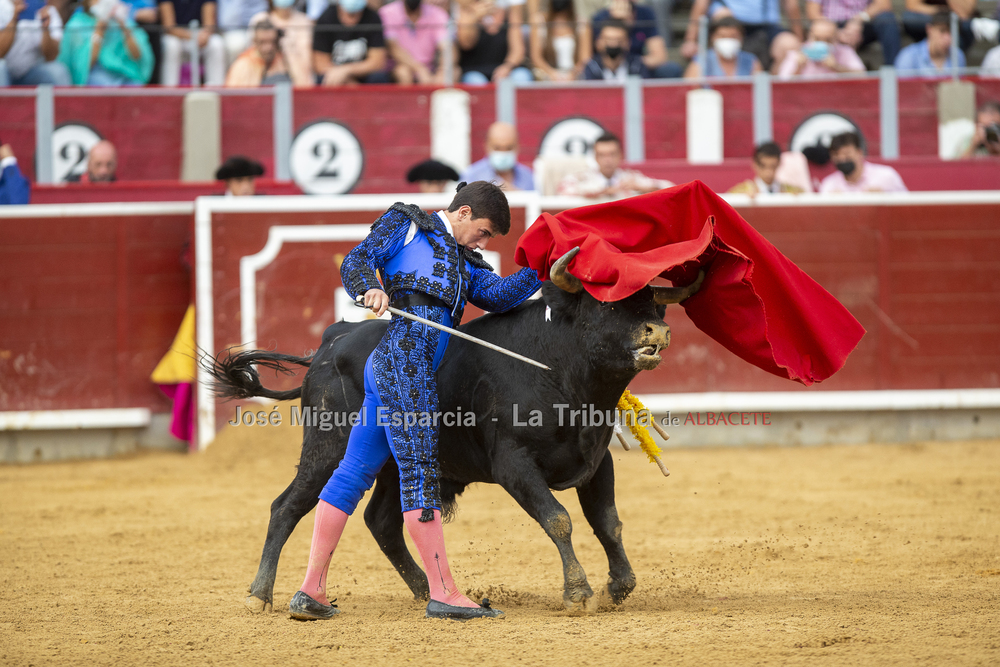 Interesante novillada de la Escuela Taurina  / JOSÉ MIGUEL ESPARCIA