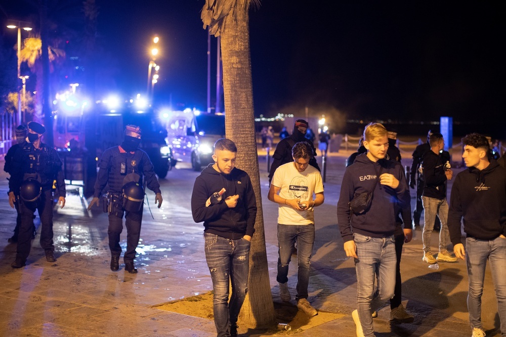 Nueva noche de botellones masivos en Barcelona