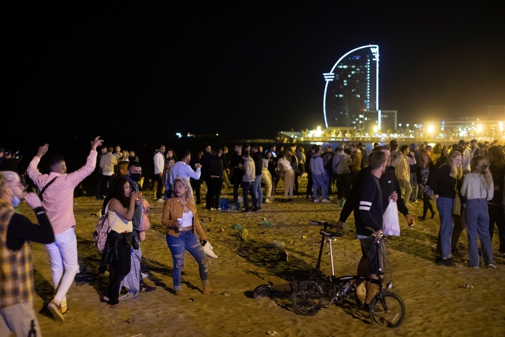 Nueva noche de botellones masivos en Barcelona