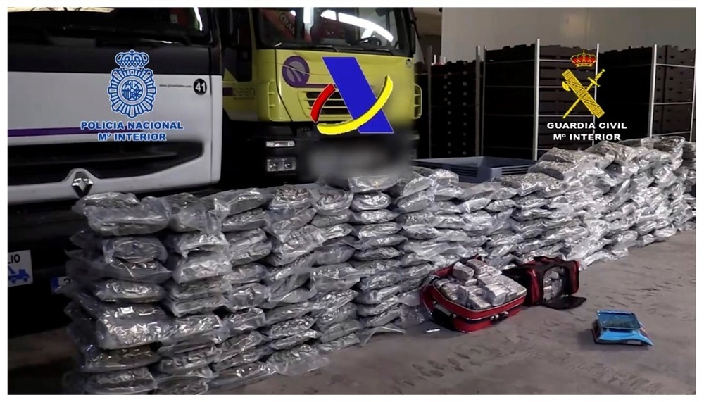 La Policía evita la llegada de 12 toneladas de hachís a España