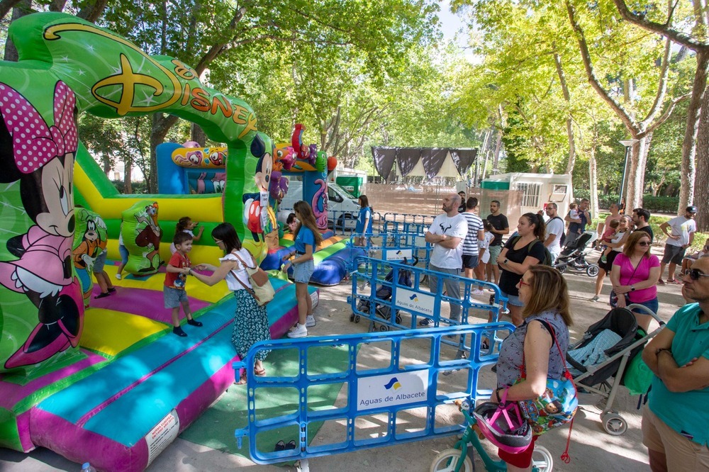Feria infantil en el parque Abelardo Sánchez.
