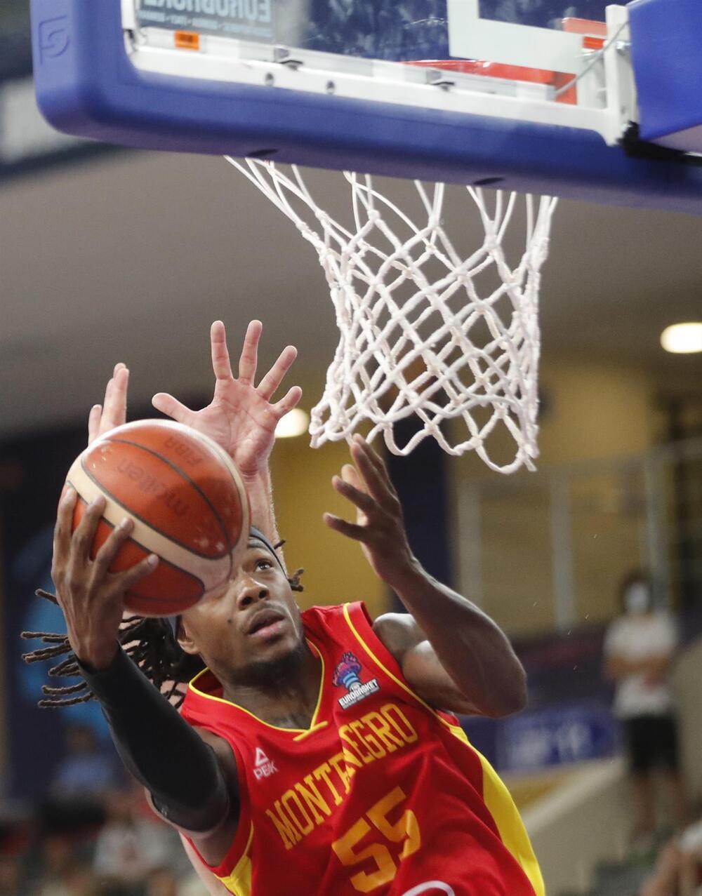 España tropieza en el Eurobasket con la primera piedra