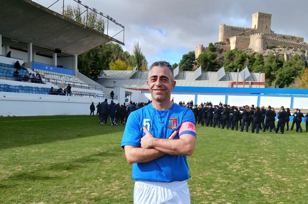 El veterano Paco Septién, contento tras anotar el gol de la victoria en un día tan señalado.