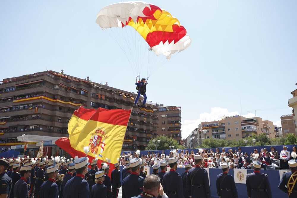 Los Reyes presiden el desfile de Día de las Fuerzas Armadas 2023   / ÁLEX CÁMARA