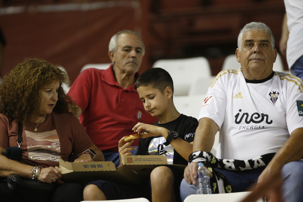 Un momento del partido disputado en el Carlos Belmonte  / JOSÉ MIGUEL ESPARCIA