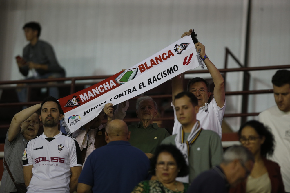 Un momento del partido disputado en el Carlos Belmonte  / JOSÉ MIGUEL ESPARCIA