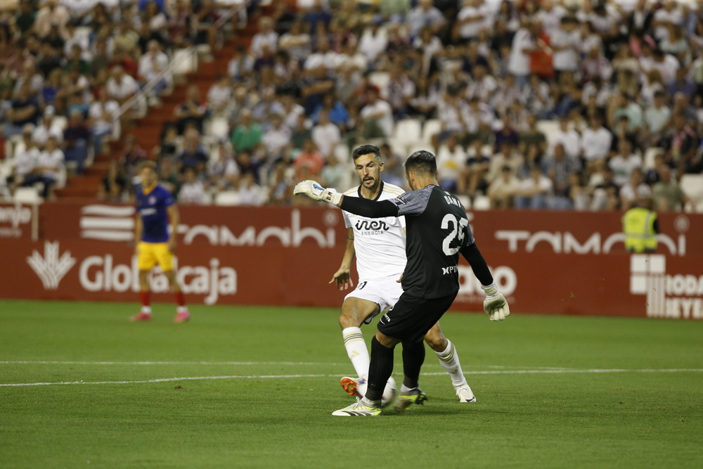 Un momento del partido disputado en el Carlos Belmonte  / JOSÉ MIGUEL ESPARCIA