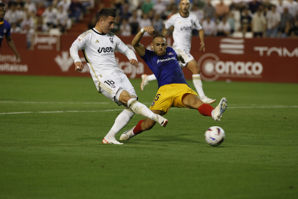 Un momento del partido disputado en el Carlos Belmonte  / JOSÉ MIGUEL ESPARCIA