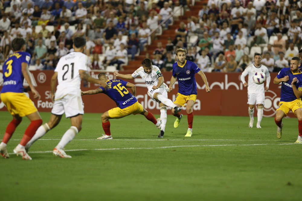 Un momento del partido disputado en el Carlos Belmonte  / JOSÉ MIGUEL ESPARCIA