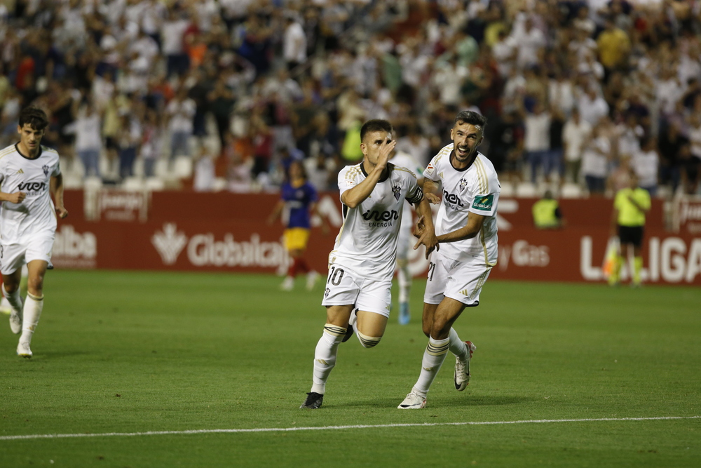 Un momento del partido disputado en el Carlos Belmonte  / JOSÉ MIGUEL ESPARCIA