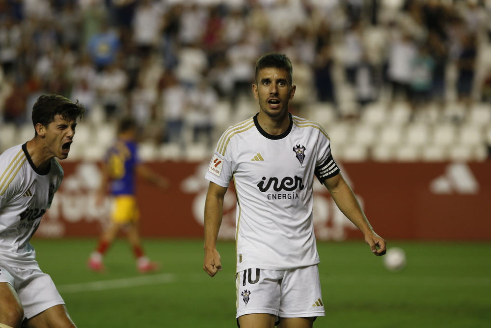 Un momento del partido disputado en el Carlos Belmonte  / JOSÉ MIGUEL ESPARCIA