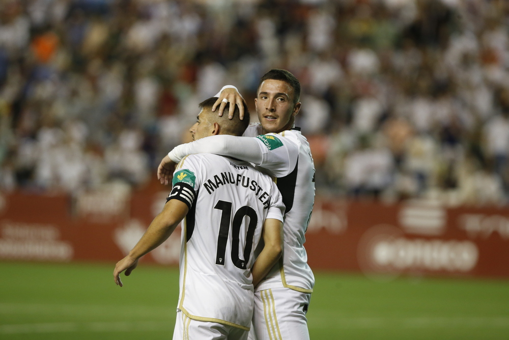 Un momento del partido disputado en el Carlos Belmonte  / JOSÉ MIGUEL ESPARCIA