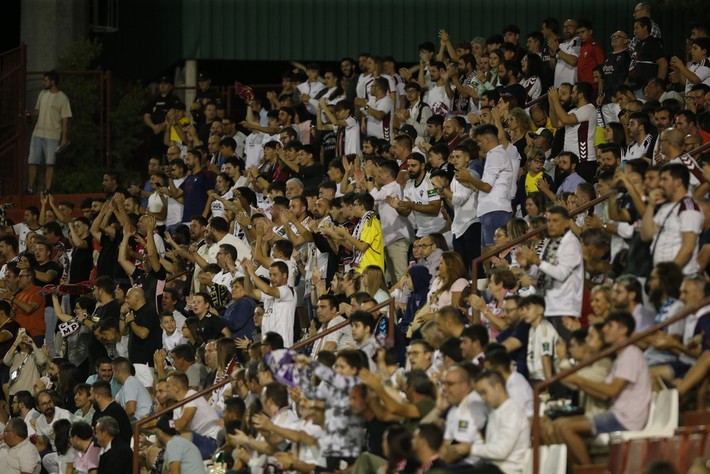 Un momento del partido disputado en el Carlos Belmonte  / JOSÉ MIGUEL ESPARCIA