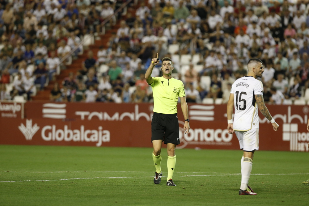 Un momento del partido disputado en el Carlos Belmonte  / JOSÉ MIGUEL ESPARCIA