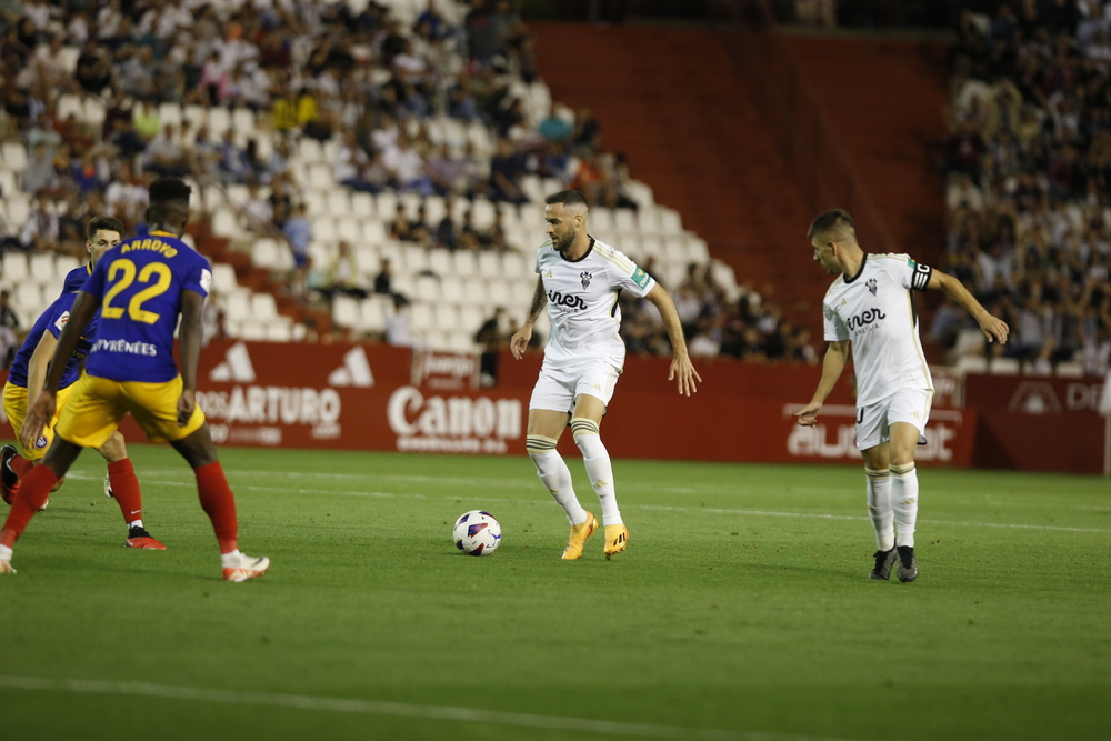 Un momento del partido disputado en el Carlos Belmonte  / JOSÉ MIGUEL ESPARCIA