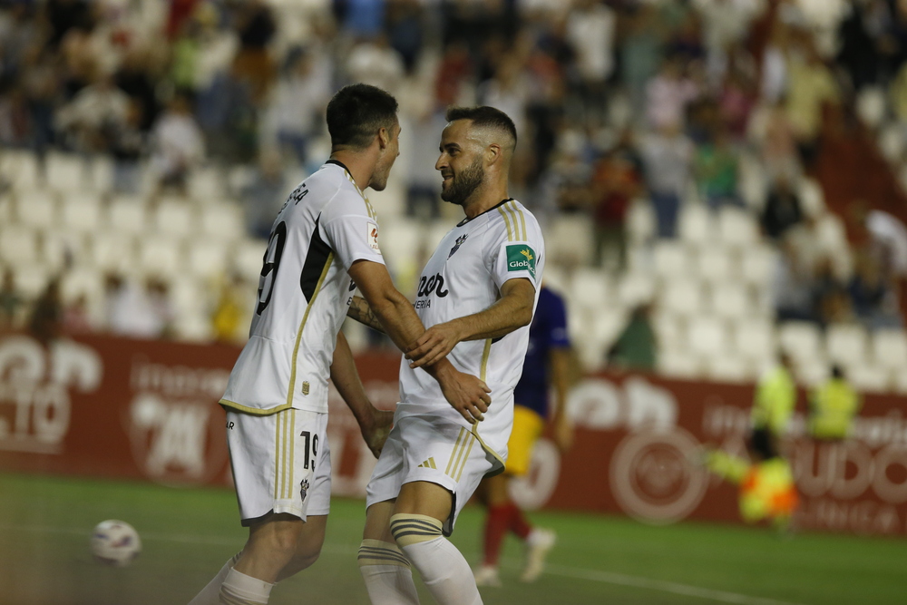 Un momento del partido disputado en el Carlos Belmonte  / JOSÉ MIGUEL ESPARCIA