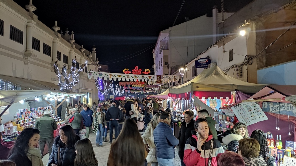 Villarrobledo disfruta del mercado navideño 