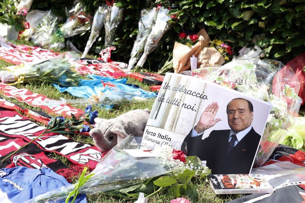 Italy prepares to bid farewell to former prime minister Silvio Berlusconi  / MATTEO CORNER