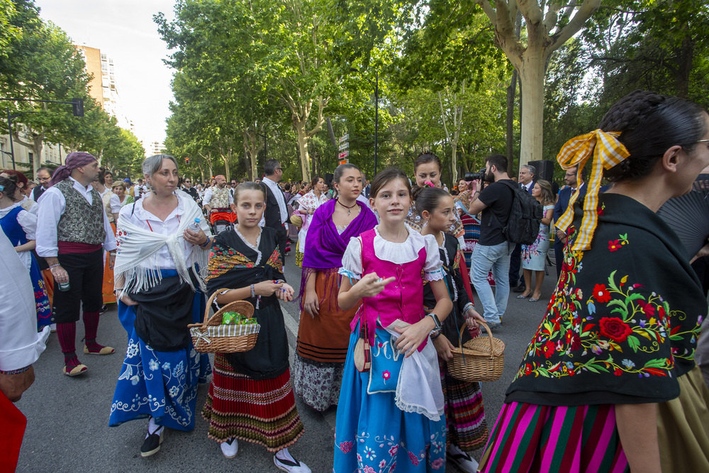 Una colorida cabalgata de apertura de la Feria  / JOSÉ MIGUEL ESPARCIA