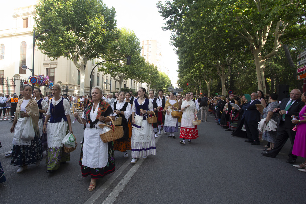 Una colorida cabalgata de apertura de la Feria  / JOSÉ MIGUEL ESPARCIA