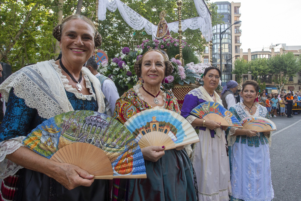 Una colorida cabalgata de apertura de la Feria  / JOSÉ MIGUEL ESPARCIA