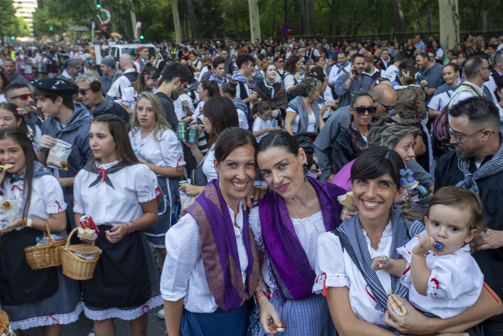 Una colorida cabalgata de apertura de la Feria  / JOSÉ MIGUEL ESPARCIA