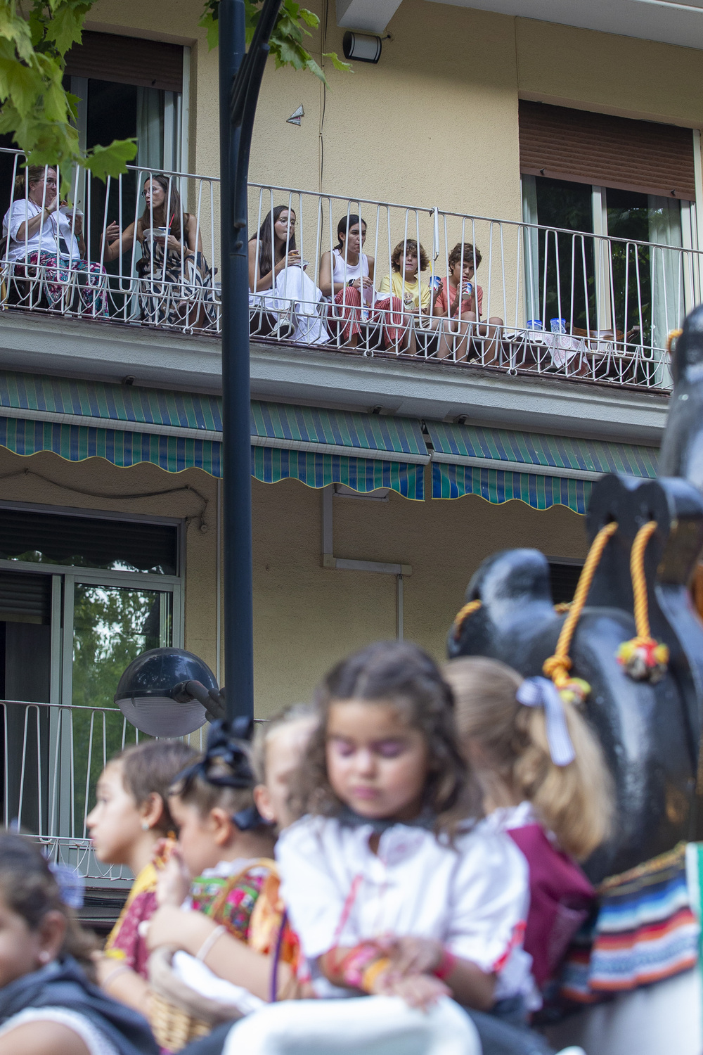 Una colorida cabalgata de apertura de la Feria  / JOSÉ MIGUEL ESPARCIA