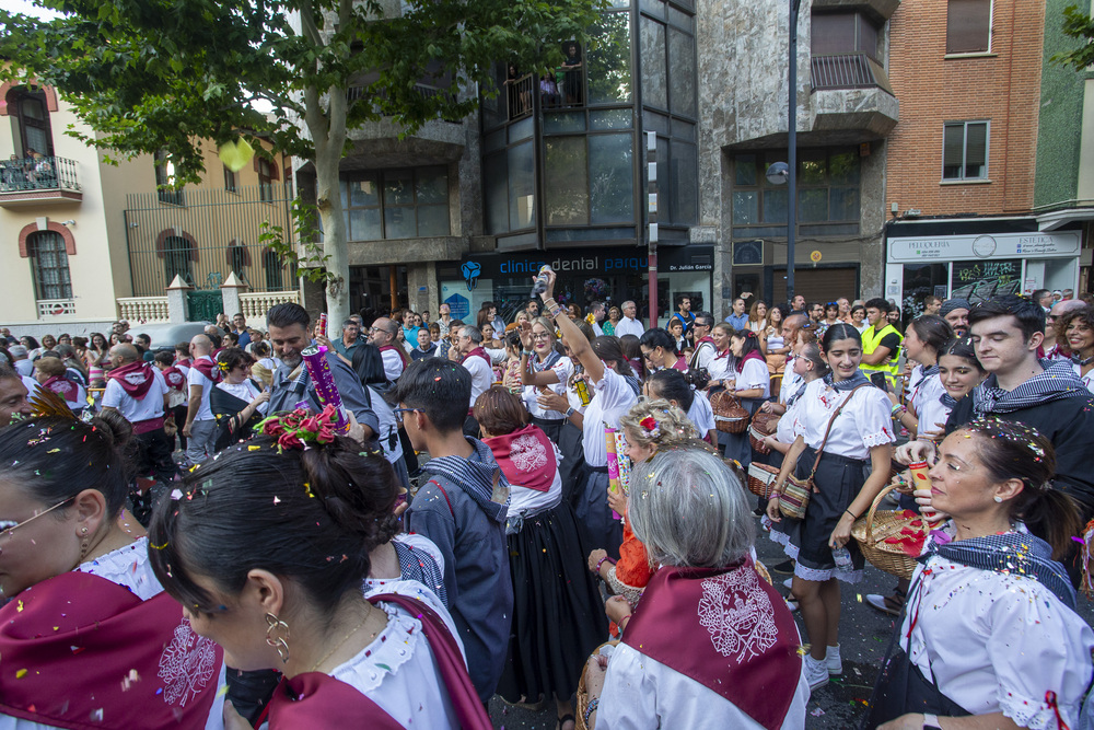 Una colorida cabalgata de apertura de la Feria  / JOSÉ MIGUEL ESPARCIA