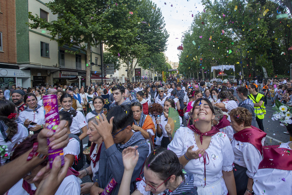 Una colorida cabalgata de apertura de la Feria  / JOSÉ MIGUEL ESPARCIA