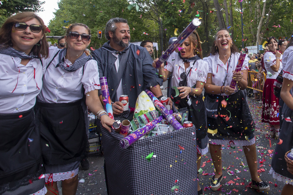 Una colorida cabalgata de apertura de la Feria  / JOSÉ MIGUEL ESPARCIA