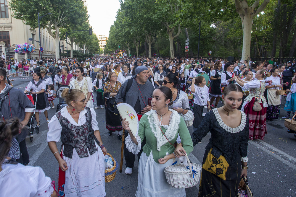 Una colorida cabalgata de apertura de la Feria  / JOSÉ MIGUEL ESPARCIA