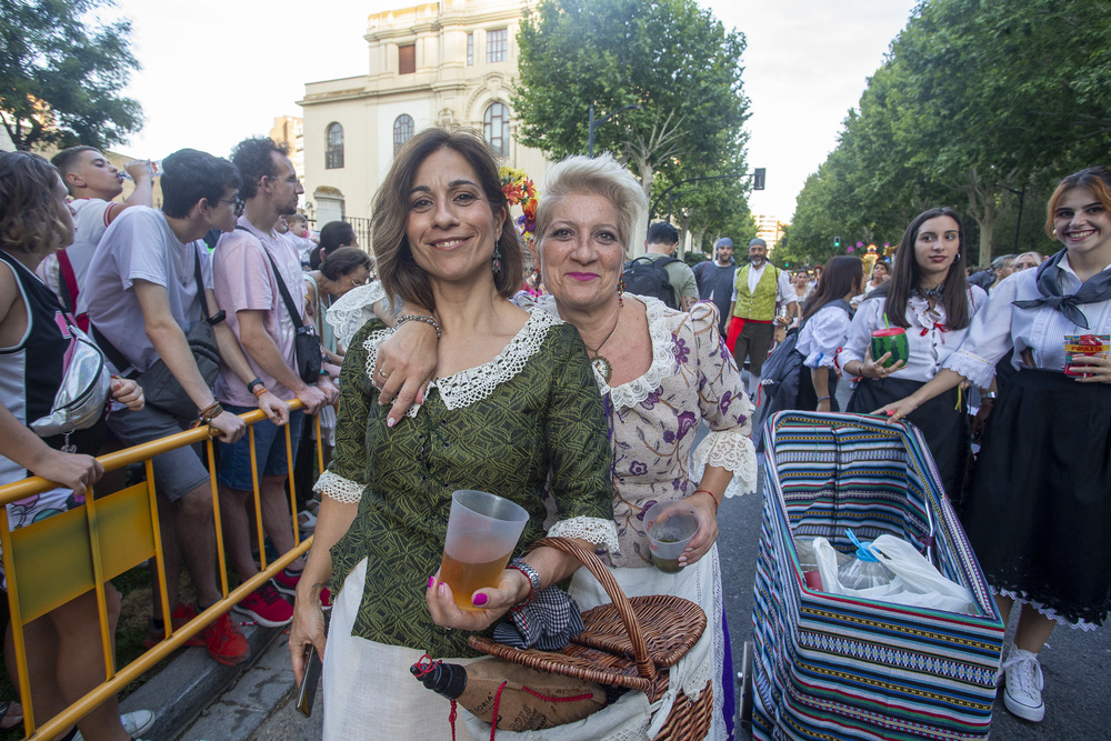 Una colorida cabalgata de apertura de la Feria  / JOSÉ MIGUEL ESPARCIA