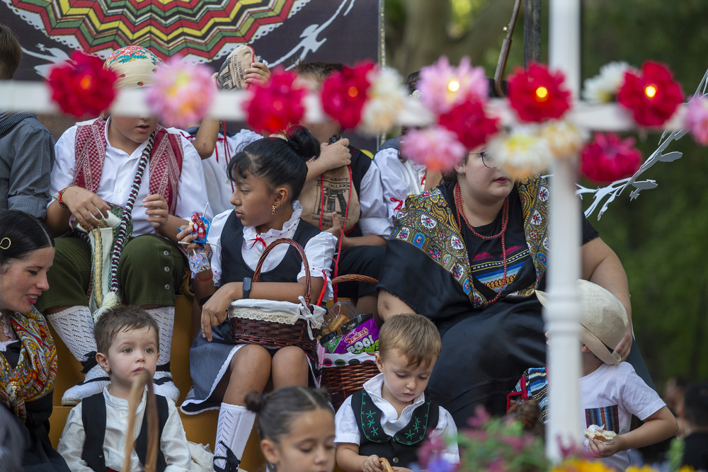 Una colorida cabalgata de apertura de la Feria  / JOSÉ MIGUEL ESPARCIA