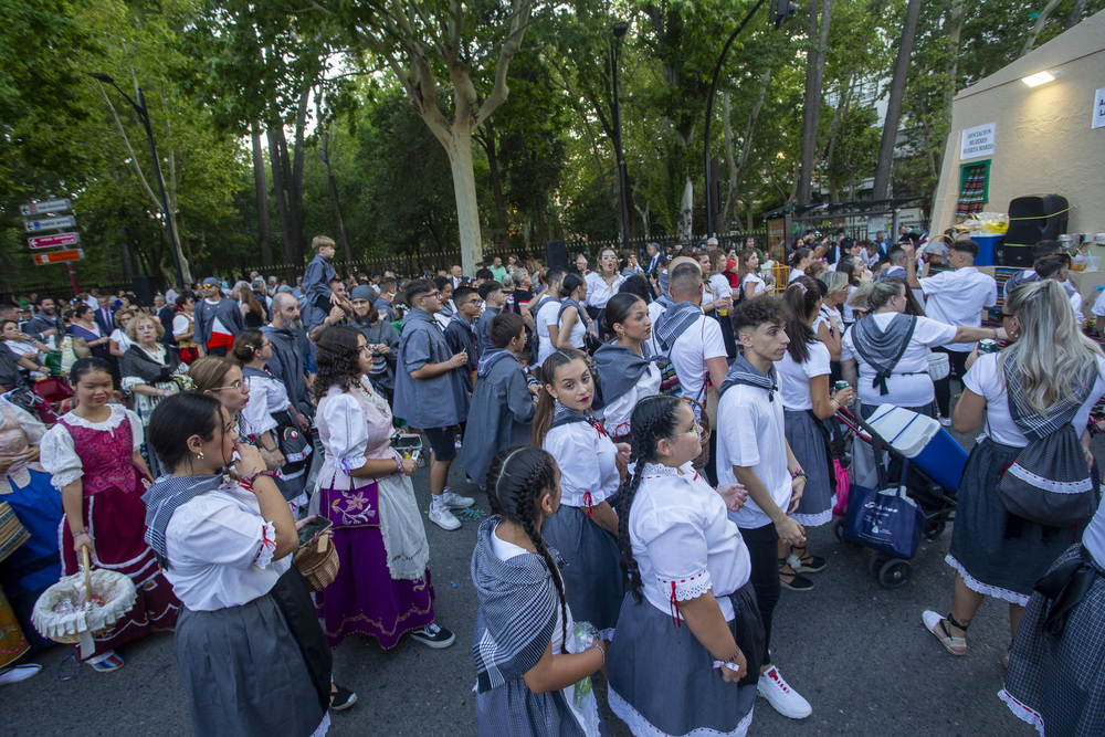 Una colorida cabalgata de apertura de la Feria  / JOSÉ MIGUEL ESPARCIA