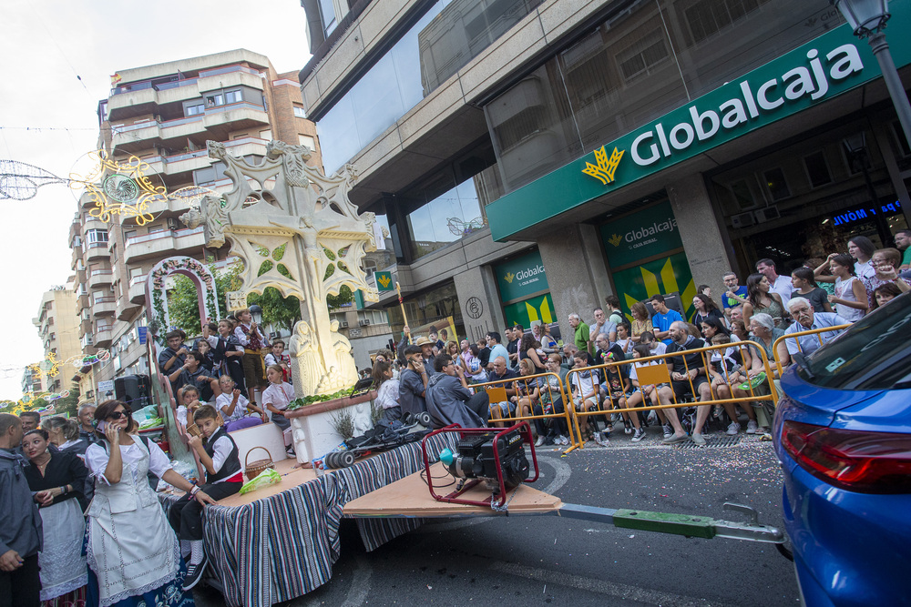 Una colorida cabalgata de apertura de la Feria  / JOSÉ MIGUEL ESPARCIA