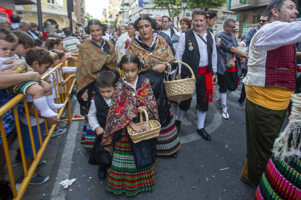 Una colorida cabalgata de apertura de la Feria  / JOSÉ MIGUEL ESPARCIA