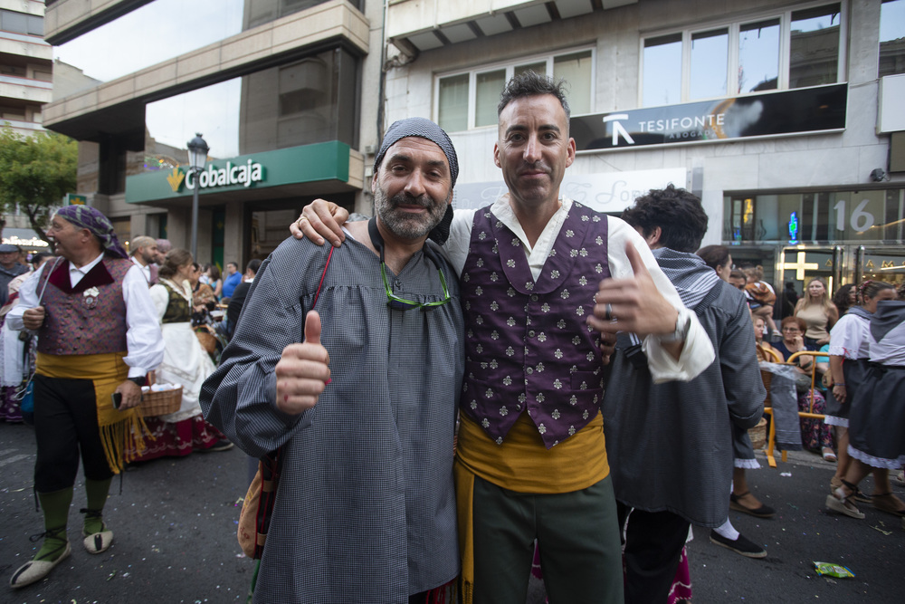 Una colorida cabalgata de apertura de la Feria  / JOSÉ MIGUEL ESPARCIA