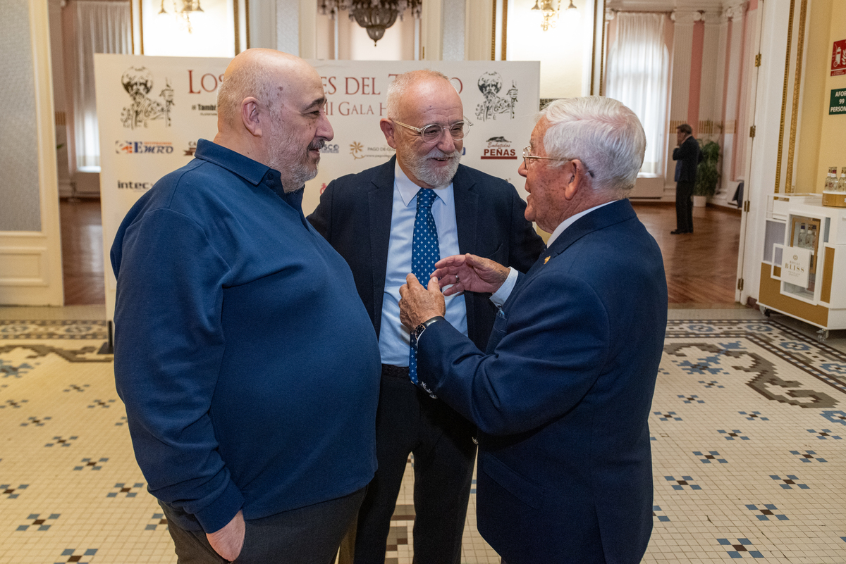 Entrega trofeos Quijotes del Toreo.  / VÍCTOR FERNÁNDEZ