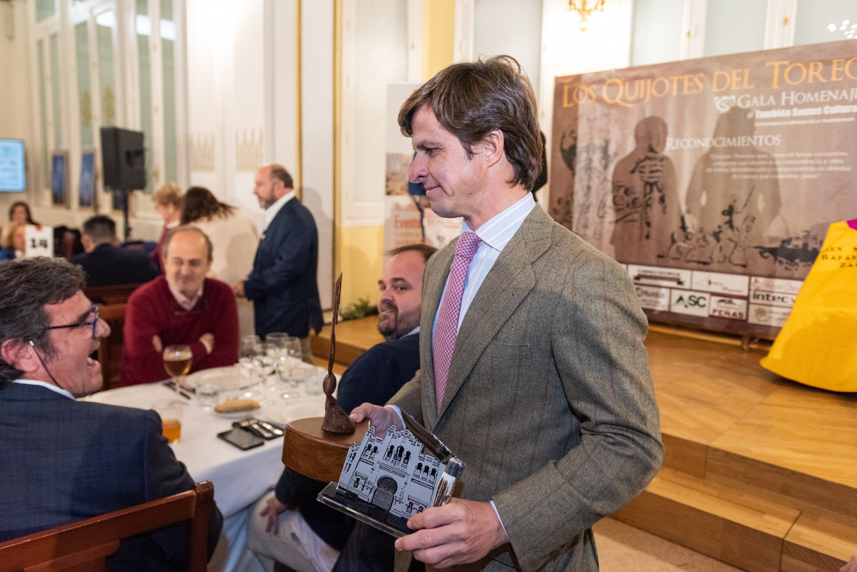 Entrega trofeos Quijotes del Toreo.  / VÍCTOR FERNÁNDEZ