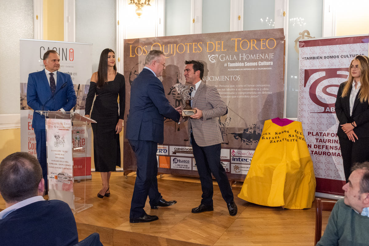 Entrega trofeos Quijotes del Toreo.  / VÍCTOR FERNÁNDEZ