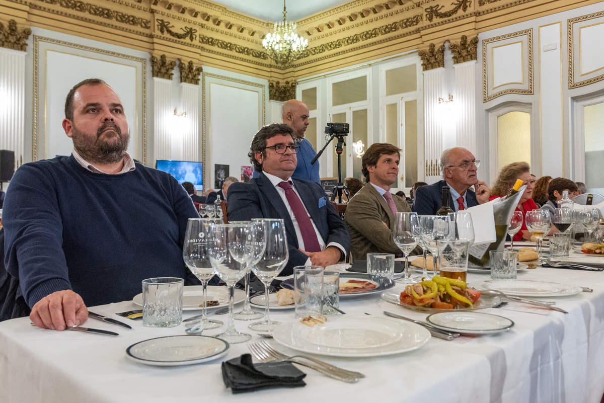 Entrega trofeos Quijotes del Toreo.  / VÍCTOR FERNÁNDEZ