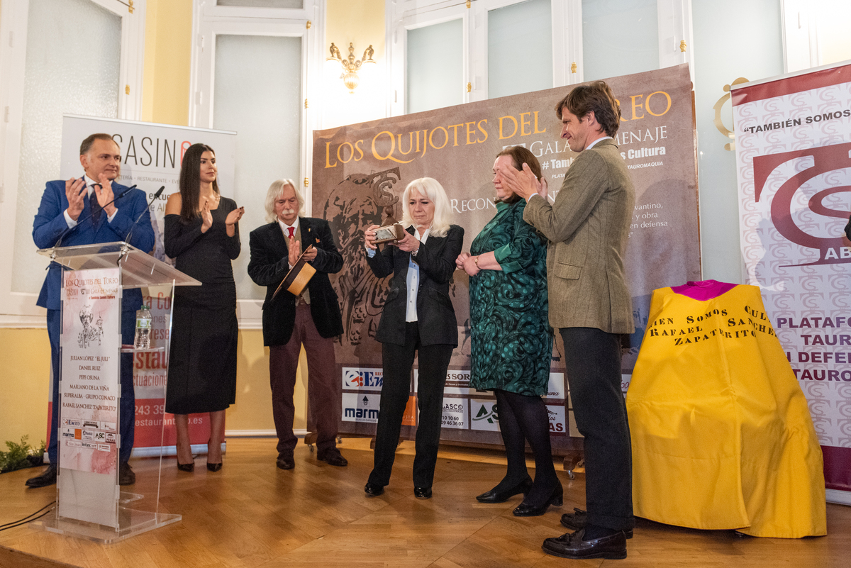 Entrega trofeos Quijotes del Toreo.  / VÍCTOR FERNÁNDEZ